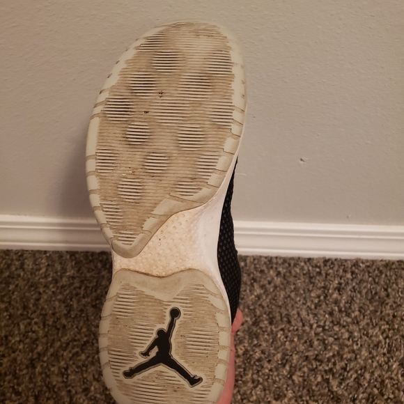 Black Jordan Basketball Shoes - Picture 7 of 9